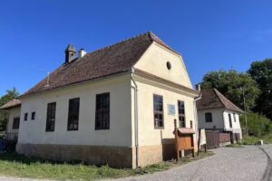 &Aacute;ltal&aacute;nos Iskola I-IV