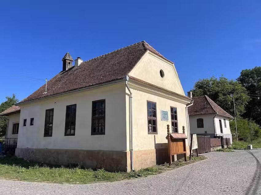 &Aacute;ltal&aacute;nos Iskola I-IV