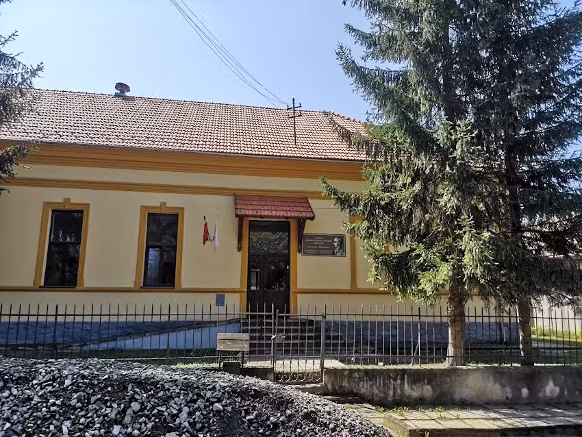 Csomakőr&ouml;s Iskola &eacute;s &Oacute;voda