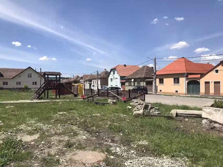 GRĂDINIŢA ŞI ŞCOALA PRIMARĂ