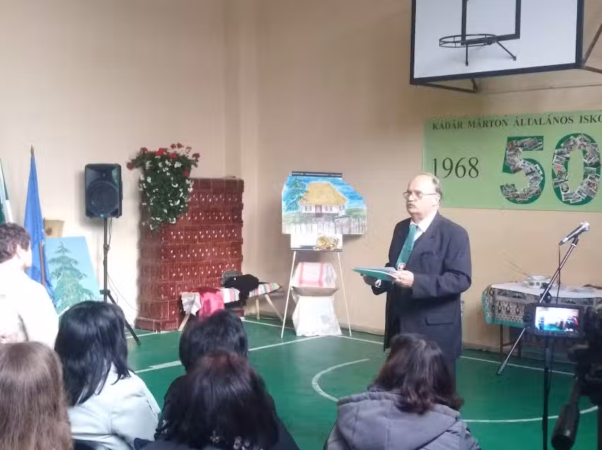 K&aacute;d&aacute;r M&aacute;rton &Aacute;ltal&aacute;nos Iskola Mezőpanit