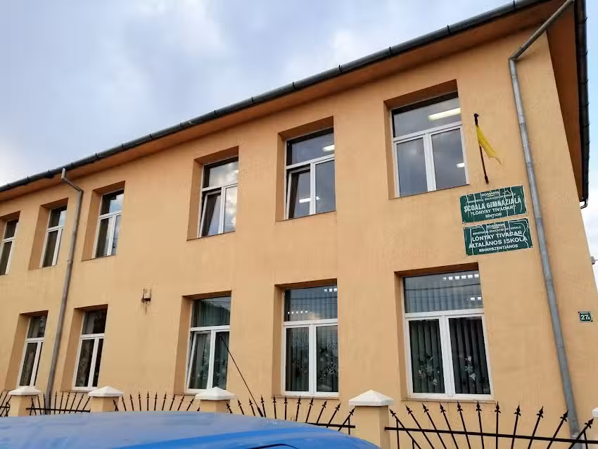 L&oacute;nyay Tivadar &Aacute;ltal&aacute;nos Iskola