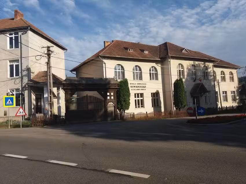 ŞCOALA CLASELE I-VIII KUN KOCSARD