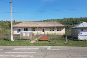 Școala cu clasele I-IV din Floriile