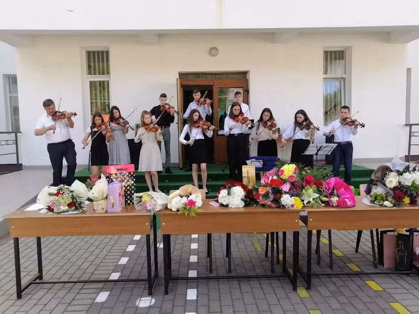 Școala cu clasele I-VIII