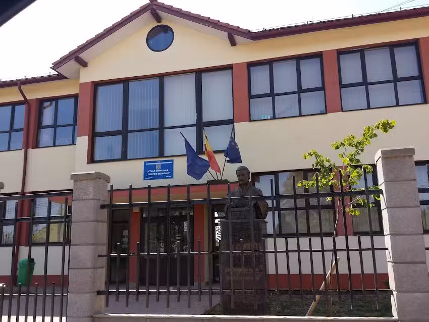 Şcoala cu clasele I-VIII