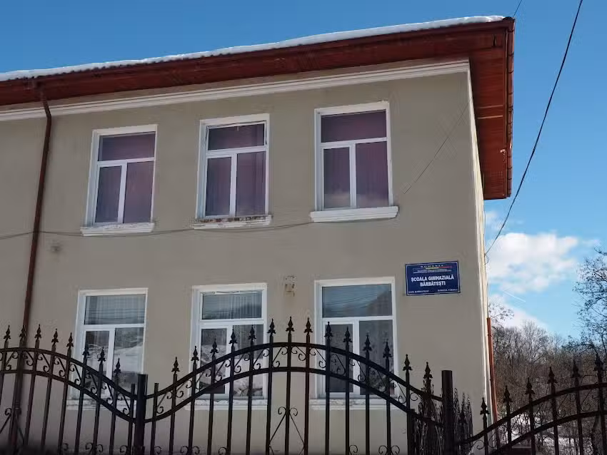 ŞCOALA CU CLASELE I-VIII BĂRBĂTEŞTI