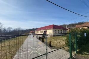 ŞCOALA CU CLASELE I-VIII CIURILA