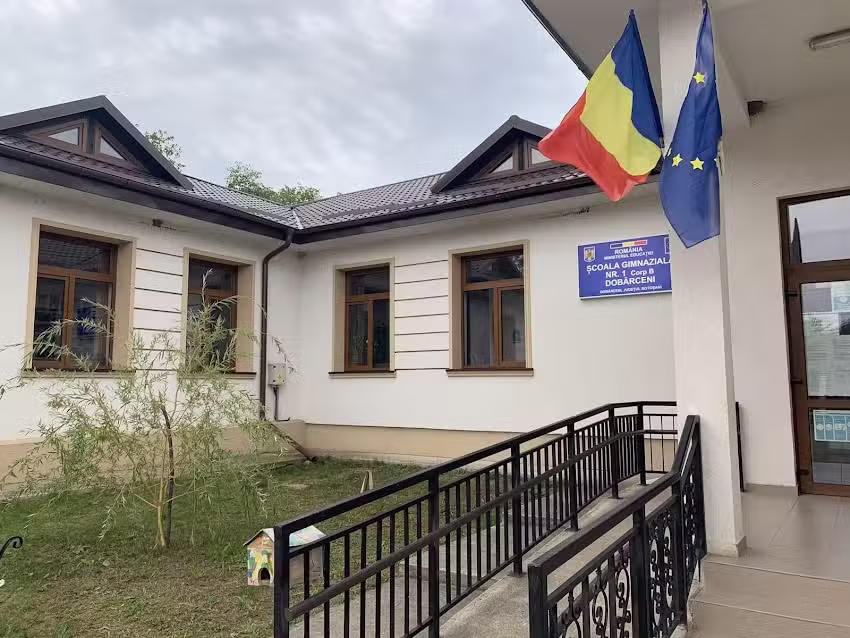 Școala cu clasele I-VIII Dob&acirc;rceni