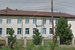 ŞCOALA CU CLASELE I-VIII DOBRENI