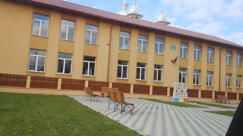 ŞCOALA CU CLASELE I-VIII IEUD