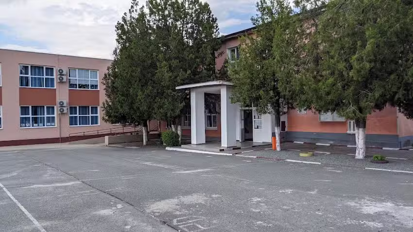 ŞCOALA CU CLASELE I-VIII LUMINA