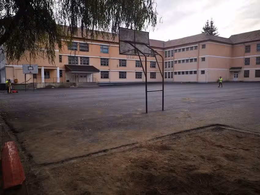 Școala Generală V&aacute;radi J&oacute;zsef &Aacute;ltal&aacute;nos Iskola