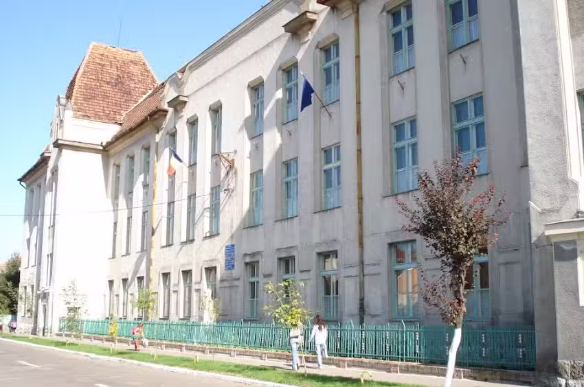 Şcoala Gimnazială &bdquo;Vasile Lucaciu&rdquo;