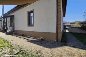 Școala Primară Gladna Rom&acirc;nă