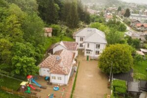 Scoala si Gradinita Manesti