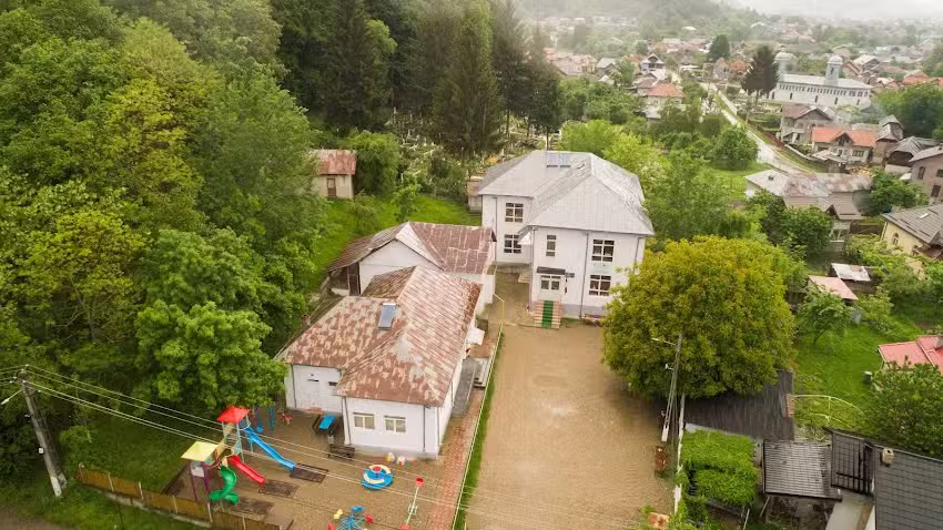 Scoala si Gradinita Manesti